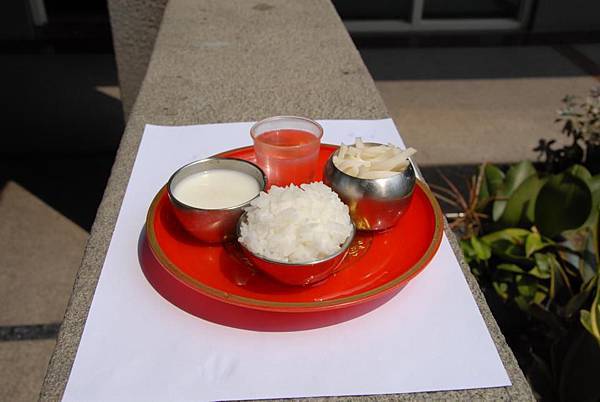 【海涛法师示范甘露施食之食物及方法】