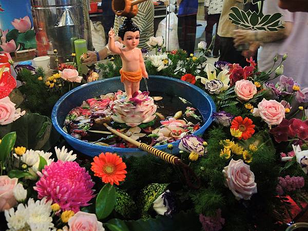 【浴佛有十五种功德~浴佛功德经】2014年5月4日台中五方讲堂浴佛区 @ 