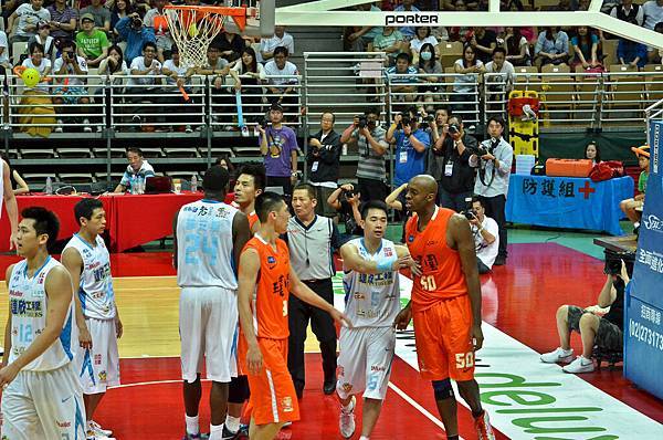 所以火藥味就出來了