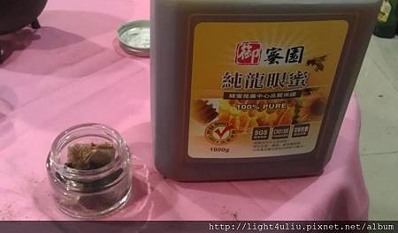 愛情吸引蜂蜜罐和祭壇工作