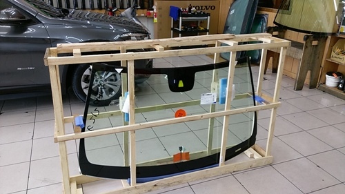 進口車 擋風玻璃 更換 立耀 汽車玻璃 桃園市 中壢區 03 4577832 汽車玻璃價格 立耀 汽車玻璃 擋風玻璃 修補 更換 前擋 汽車玻璃價格