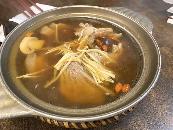 Fw: [食記] 新北 板橋 萬得富爸爸肉骨茶王中王