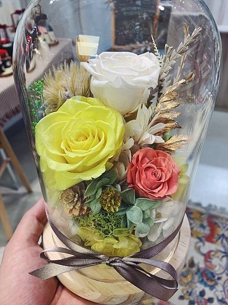 母親節花束推薦,永生花玻璃罩黃色.JPG 母親節花束推薦,永生花玻璃罩黃色.JPG