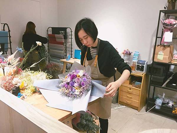 代客送花送花蓮,花藝師包裝花束,花蓮乾燥花店.jpg