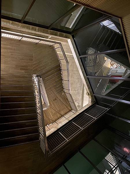 基隆遊記～叁肆行（基隆港東3東4旅客服務中心）鯨鯊共游～鯨影