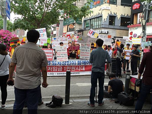 韓國麥當勞抗議遊行.jpg