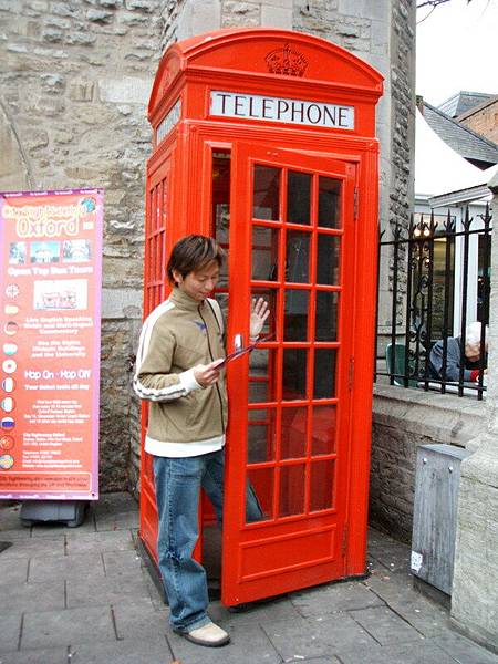 英國著名象徵物之一..紅色電話亭