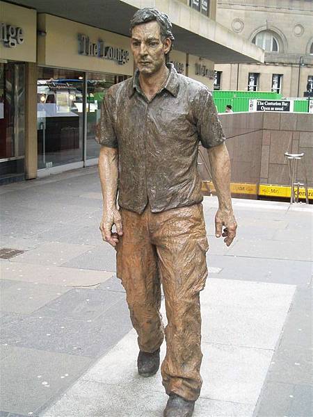 火車站前的雕像1