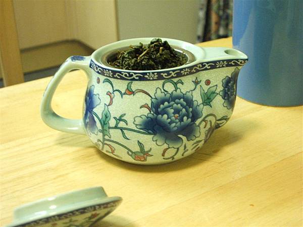 從台灣帶來的茶壺，當然茶葉也是嚕~