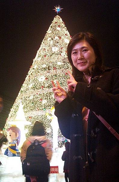 Min和閃閃發光的聖誕樹