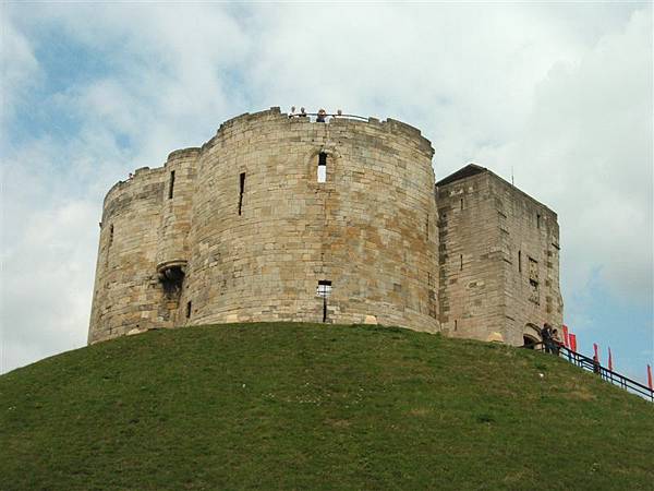 Clifford&#039;s Tower左側