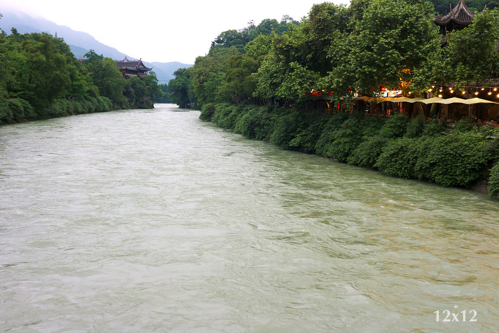 | 四川 | 成都人的放空郊區 都江堰西街與南橋～有貓