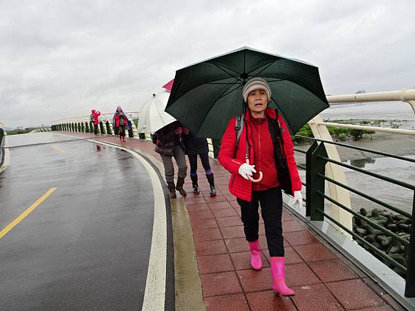 180204關渡到八里雨中健行