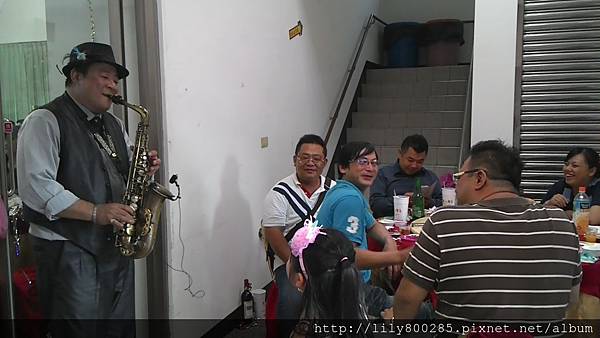 三位型男帥哥老師滿堂彩的演出~在榮總路活動中心 (21).jpg