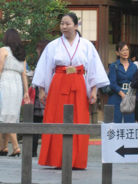 八幡宮的神女