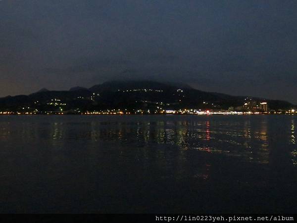 淡水河畔夜景