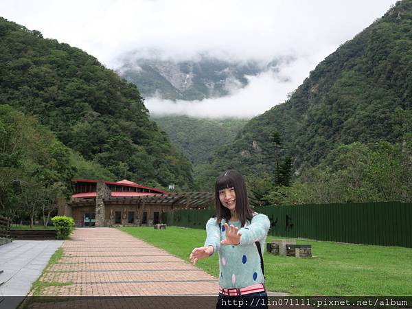 立德布洛灣山月村