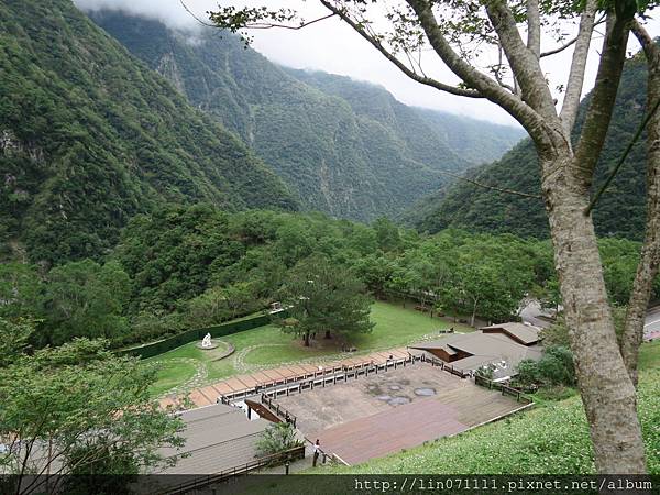 立德布洛灣山月村