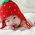 這頂草莓帽是攝影棚的人氣造型帽