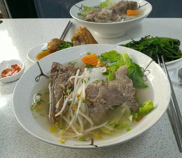 宜蘭頭城青雲路二段298號 拉拉大骨湯麵