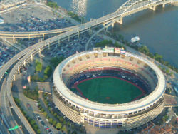 250px-ThreeRiversStadium.jpg