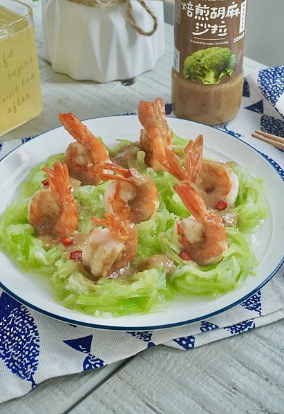 拌一拌就超美味的冷拌鮮蝦絲瓜麵
