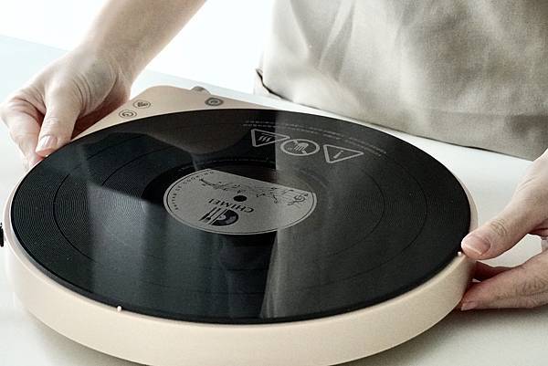 隨手帶上即開即煮的奇美復古黑膠IH電磁爐