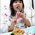 2012-0801-Yuki 4Y7M-上幼稚園第一天下課回家吃便當 (1)