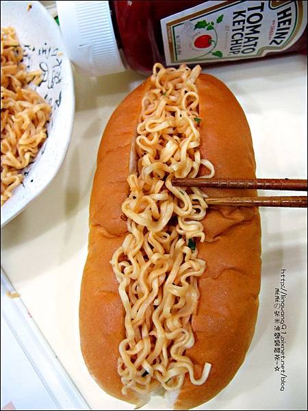 2012-1202-亨式番茄醬-蜜蜂拌麵大亨堡 (9)