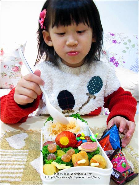 2012-1218-可愛造型便當-聖誕老公公 (13)