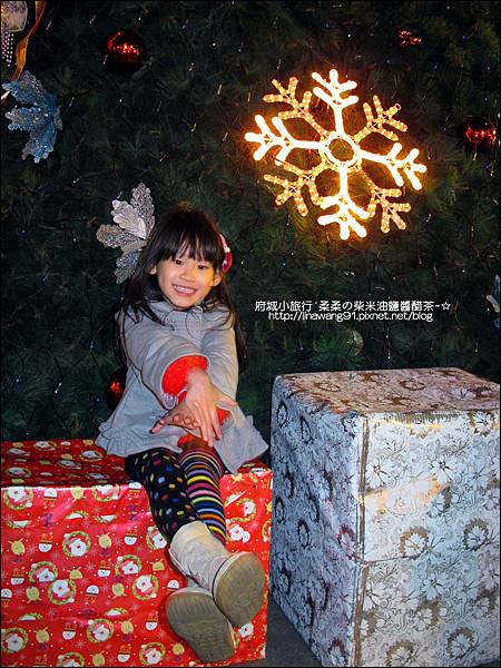 2012-1208-台南文學館聖誕樹 (2)