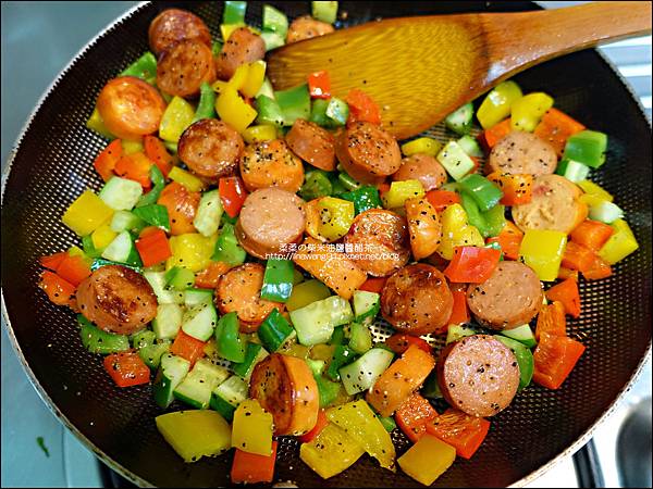 2015-0430-灣岸書試讀-甜椒豚肉熱狗烘蛋 (3).jpg