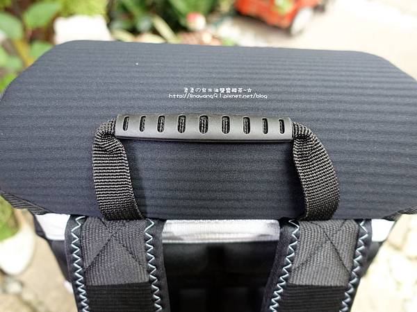 2018-0125-UNME 掀蓋前釦式護脊書包 (10).jpg