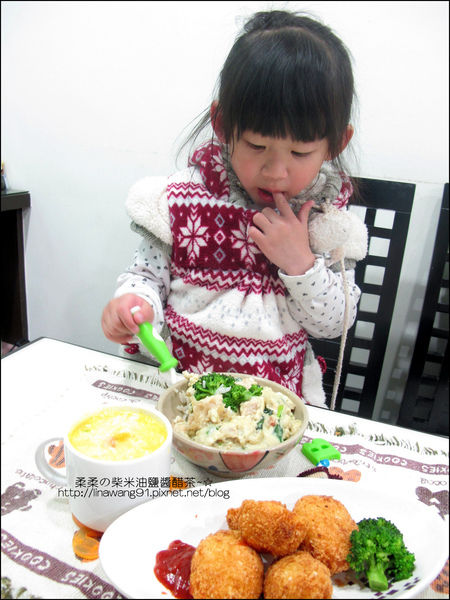 2011-0307-康寶香蟹南瓜-火腿蘑菇濃湯-可樂餅-親子丼 (17).jpg