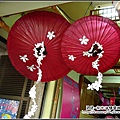 獅頭山遊客中心-以桐花為主的造型傘.jpg