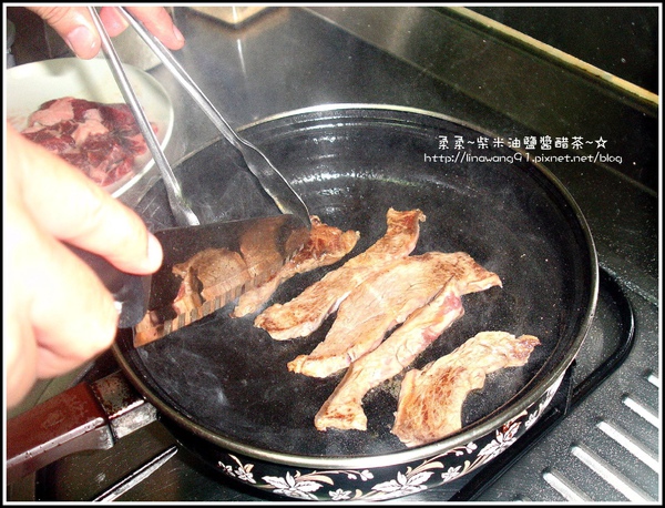 牛排滷肉飯丼 (1).jpg