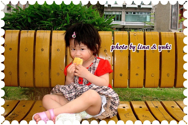 1歲5個月的yuki在稅捐處附近的公園 (2).jpg 1歲5個月的yuki在稅捐處附近的公園 (2).jpg