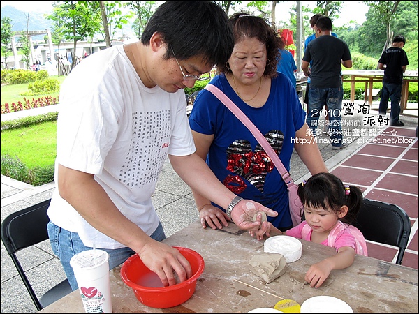 2010-0709-國際陶瓷藝術節 (9)-陶片DIY.jpg