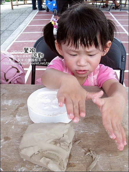 2010-0709-國際陶瓷藝術節 (10)-陶片DIY.jpg