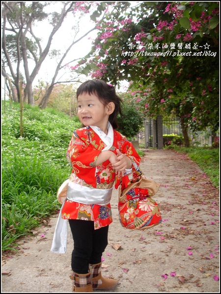 2010-0131-玻璃工藝博物館紅色和服外拍 (13).jpg