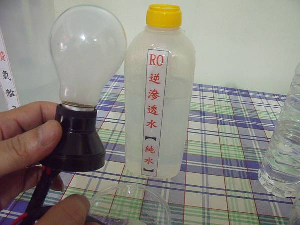 水舞鑽氫離子鹼性水--能量礦物質含量測試(100W燈泡)