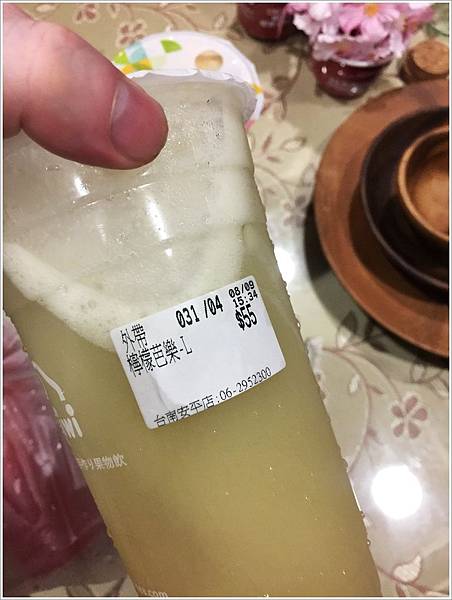 台南美食-安平店~Ikiwi趣味果飲-現打的天然果汁~可以喝到水果纖維歐