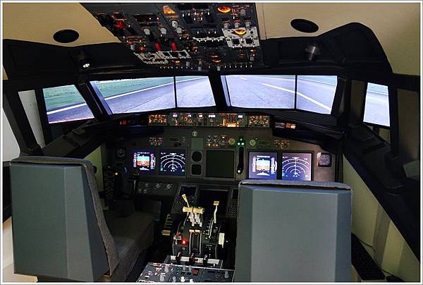 台中親子旅行-超棒的體驗-米翔飛行模擬體驗中心