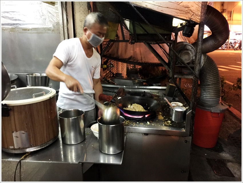 台南美食-炒飯專家~好吃又便宜