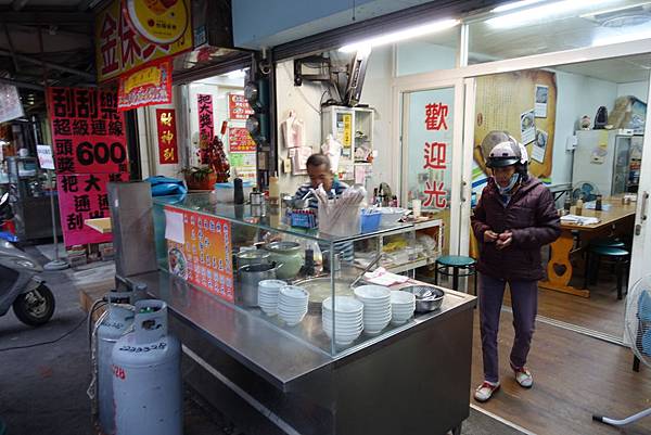 台南美食-一允堂海鮮粥超誇張大到滿出螢幕的海鮮愛玩客食尚玩家專訪名店