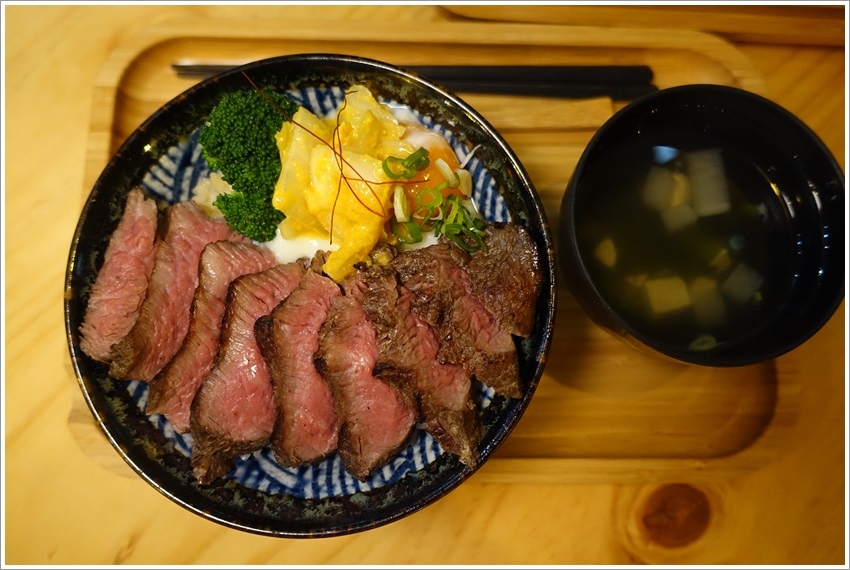 台南美食-兩斤家廚房Choice牛肉等級高級食材最愛丼飯美食自製黃金泡菜