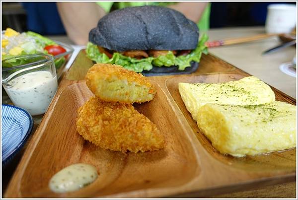 台南美食-樂禾早午餐專賣烤飯糰、厚鬆餅好拍又美味