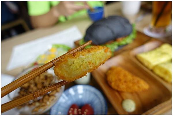 台南美食-樂禾早午餐專賣烤飯糰、厚鬆餅好拍又美味