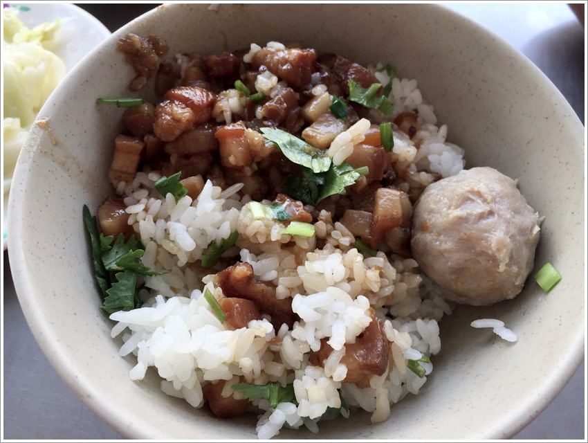 台南美食-國榮肉燥飯100元以內可以吃到香腸貢丸湯青菜大碗肉燥飯 台南美食-國榮肉燥飯100元以內可以吃到香腸貢丸湯青菜大碗肉燥飯