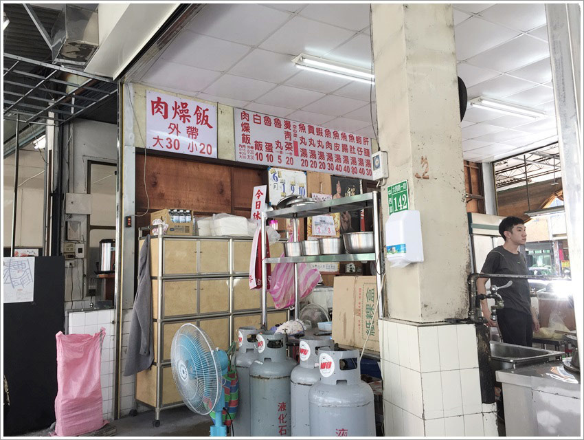 台南美食-國榮肉燥飯100元以內可以吃到香腸貢丸湯青菜大碗肉燥飯 台南美食-國榮肉燥飯100元以內可以吃到香腸貢丸湯青菜大碗肉燥飯